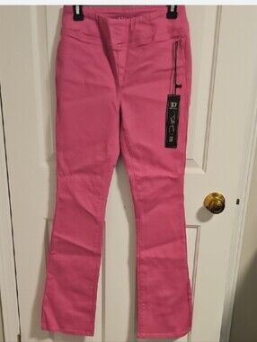 NWT DG2 Diane Gilman New Classic Stretch Jeans Pink Women's Size 4